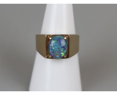 Gold and opal set ring - Size N½ 