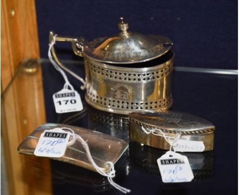 A Victorian silver mustard pot, Sheffield 1885, with urn finial, oval lid, pierced fretwork trunk and handle enclosing blue g