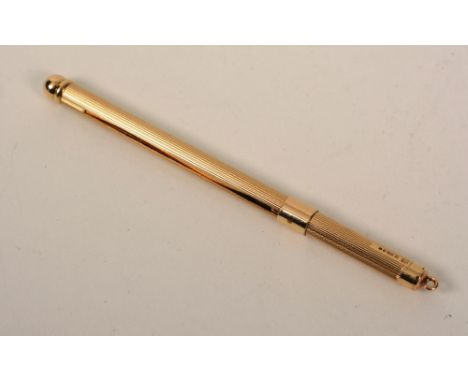 A 9ct gold propelling swizzle stick, 7.4g, 8cm long