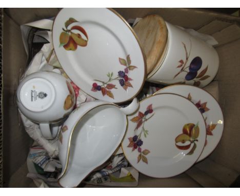 Quantity of Royal Worcester Evesham pattern dinnerware