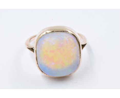 9ct Gold oval fire opal set dress ring, size M, 4.5g