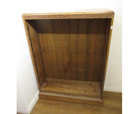 Pair of mid 20th Century oak open bookcases, each with a moulded top above a blind fretwork frieze, adjustable shelves and pl