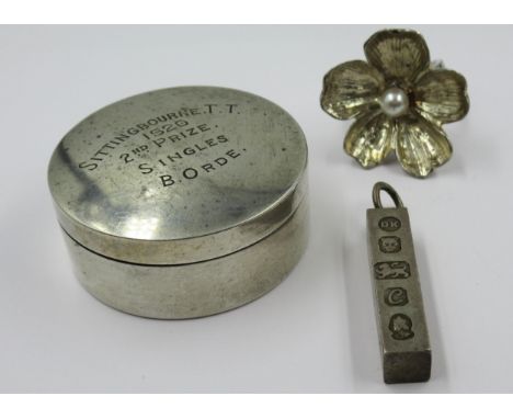Silver flowerhead ring, small circular silver box and a silver ingot pendant