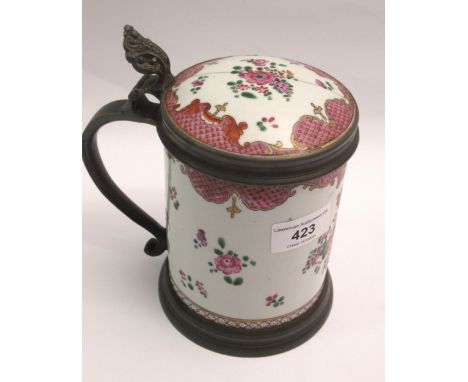 Famille rose lidded tankard with European pewter mounts, 16cm high (crack to lid)