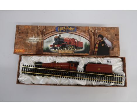 Hornby 18ct Gold Plated Edition ' Harry Potter and the Philosopher's Stone ' Hogwarts Express locomotive, in original box