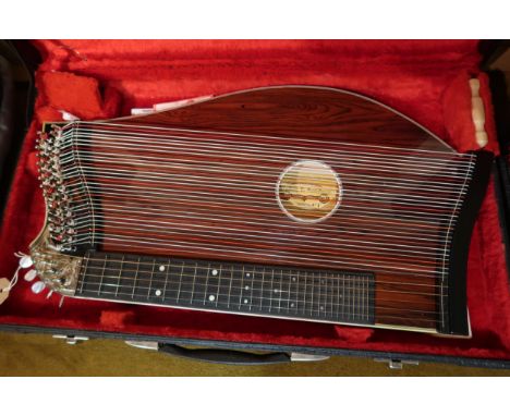 Walter E. Sandner concert zither, Model No. K1, in original fitted caseIn good condition. No visible damage or splits to wood