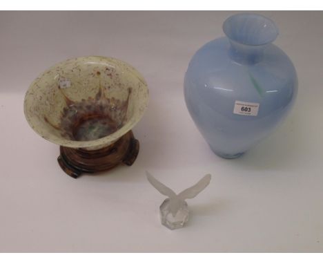 Blue mottled art glass vase, Goebel glass figure of an eagle and a glass bowl on stand