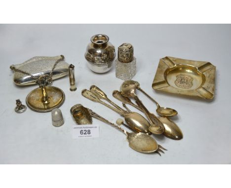 Miscellaneous small items of silver including an ashtray, various spoons etc., 8oz t together with a ladies silver evening pu