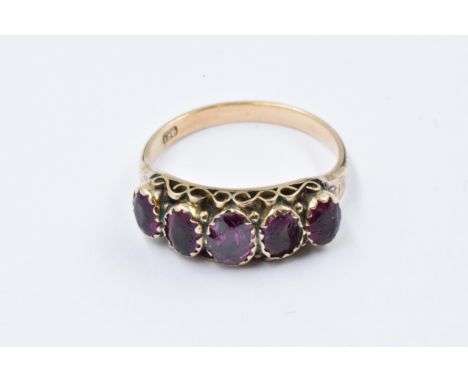 9ct Gold five stone garnet ring, size L, 2.2g