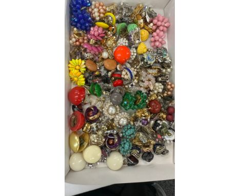 Large selection of vintage and later earrings