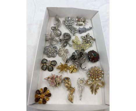 Selection of vintage and later brooches
