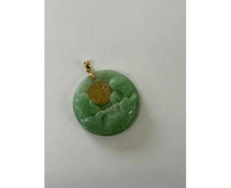 Vintage 14ct gold and jade pendant