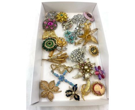 Selection of vintage and later brooches