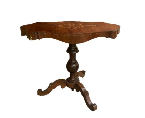 purfled at the edges, in light boxwood. Central foot with three spokes. Small shortcomings. Origin Sicily. h 74 x l 90 cm nin