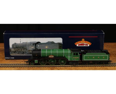 Bachmann Branch-Line OO Gauge 31-560 LNER V2 Darlington 2-6-2 'The Green Howard' locomotive and six wheel tender, LNER green 