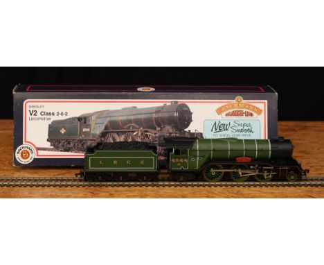 Bachmann Branch-Line OO Gauge 31-558 LNER V2 2-6-2 'Coldstreamer' locomotive and six wheel tender, LNER green livery, No.4844
