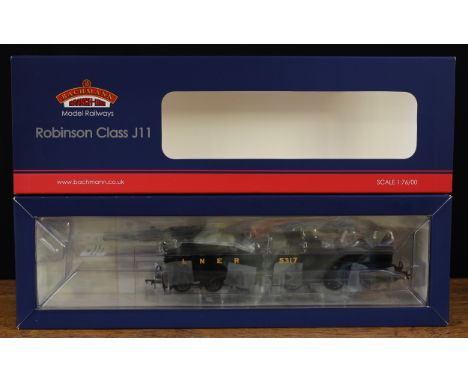 Bachmann Branch-Line OO Gauge 31-318 LNER Class J11 Robinson 0-6-0 locomotive and six wheel tender, LNER black livery, No.531