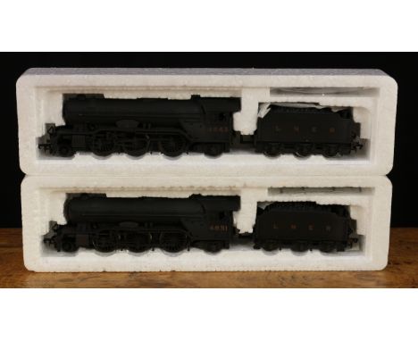 Bachmann Branch-Line OO Gauge locomotives and tenders, comprising LNER 2-6-2 'Durham School' locomotive and six wheel tender,