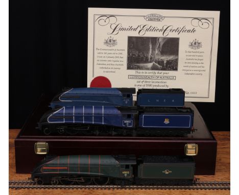 Bachmann Branch-Line OO Gauge 31-2001 Commonwealth of Australia set, with three Class A4 4-6-2 locomotives and eight wheel te