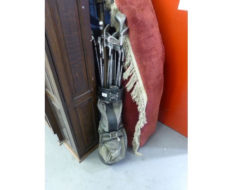 SET OF VARIOUS VINTAGE GOLF CLUBS, IN BAG 