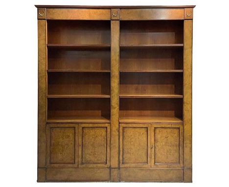Bookshelf from the twentieth century. In light burr walnut wood double body (maple). Top with shelves, bottom 4 doors. H cm 2