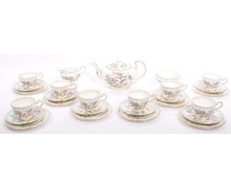 Aynsley - A 20th Century vintage Aynsley bone china tea service in the Pembroke pattern. To comprise of teacups, saucers, sid