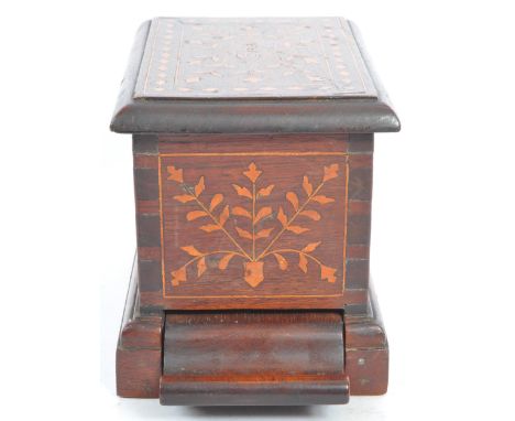 A mid-century / vintage copper Inlaid marquetry, oak cigarette box with dovetail joints. Measures 17cm (L)x 14cm (H) x 12cm (