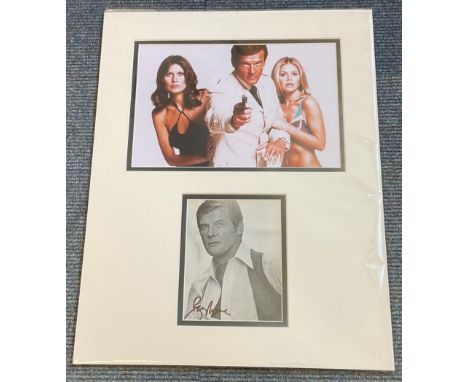 Sir Roger Moore (1927-2017) Actor Signed Vintage Magazine Picture 15x19 Double Mounted With James Bond Photo Display.  Good c