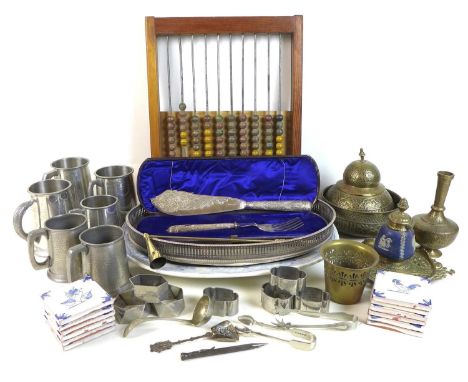 A mixed collection of silver plated, pewter, and copper items, including a cased fish serving knife and fork, tankards, Tudri