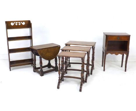 A group of four pieces of furniture, comprising a nest of three mahogany tables with quarter veneered tops, 51.5 by 34 by 54c