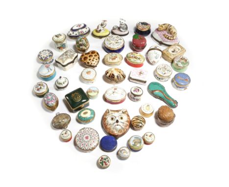 A COLLECTION OF PORCELAIN AND ENAMEL BOXES 20TH CENTURY the majority by Halcyon Days and Limoges, some modelled with cats, so
