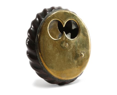 A TREEN AND BRASS MOUNTED 'MISER'S PINCH' SNUFF BOX 19TH CENTURY with a swivel top revealing a pinch double aperture and with