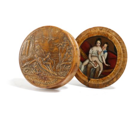 λ A FRENCH PRESSED BURR MAPLE EROTIC SNUFF BOX EARLY 19TH CENTURY the lid with a landscape scene with a dying military genera