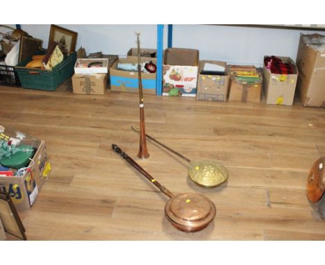 2 brass and copper bed warming pans and a copper hunting horn