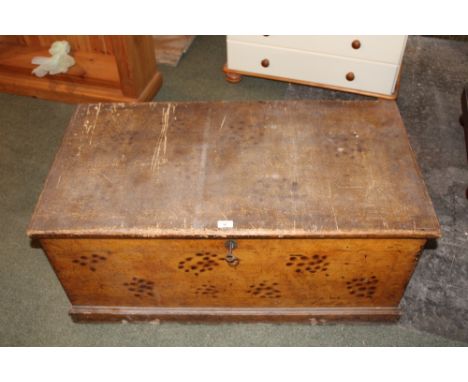 Vintage wooden chest or bedding box, 45 cm high x 100 wide x 54 cm deep