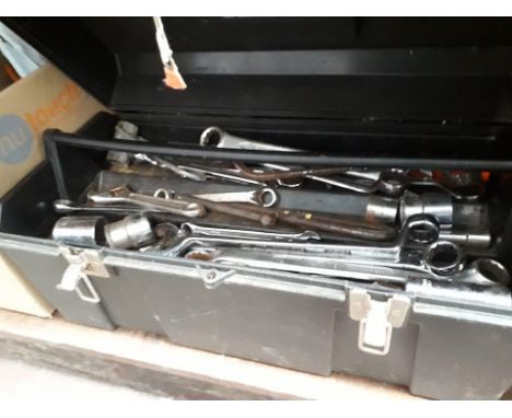 A toolbox with tools 