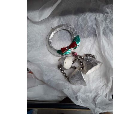 2 small boxes of vintage Xmas decorations 