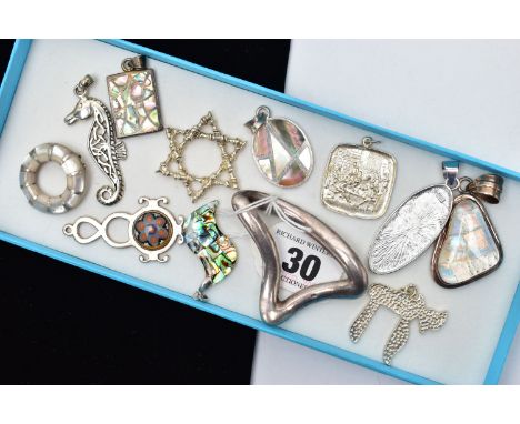 A SELECTION OF SILVER AND WHITE METAL JEWELLERY, to include a white seahorse pendant stamped 925, a mother of pearl rectangul