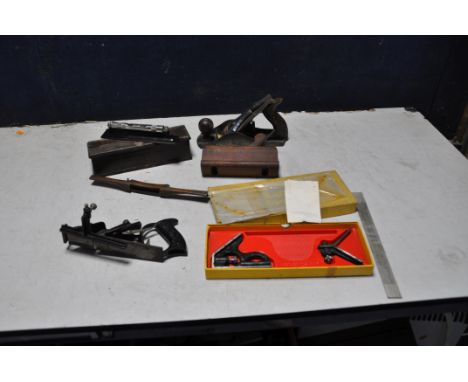 A L. STARRETT MACHINE LEVEL in bespoke wooden box, a Stanley No 4 1/2 wood plane, a Stanley No78 plough plane, a wooden mould