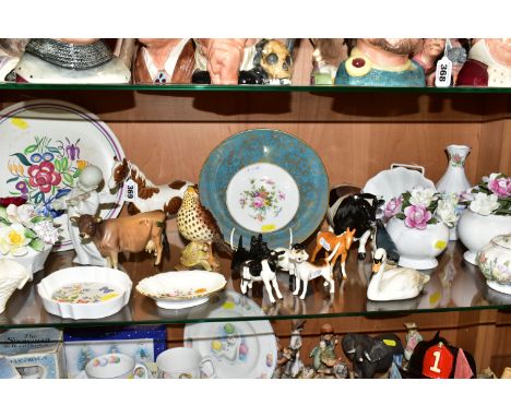 A COLLECTION OF CERAMICS, comprising a Minton footed dish, Brocade pattern, diameter, 22cm (surface scratches) Beswick brown 