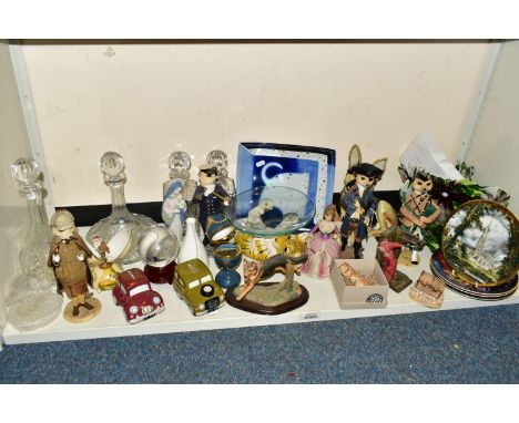 A SELECTION OF DECORATIVE ORNAMENTS AND GLASS WARES ETC, to include an Annette Whelan fused glass lamp, approximate height 20