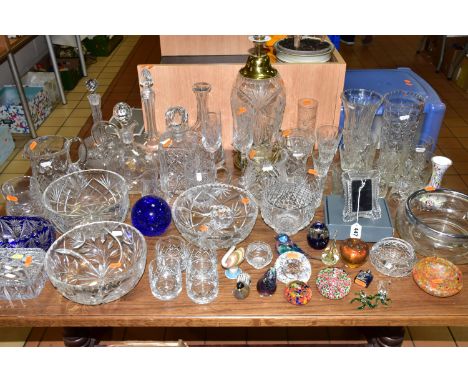 A GROUP OF CUT CRYSTAL, COLOURED AND DECORATIVE GLASSWARES, to include a boxed Waterford Portraits photograph frame in Makefi