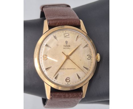 Vintage Gent's 9ct yellow gold cased Tudor Royal wristwatch. In a working condition. Fitted with a leather strap. 