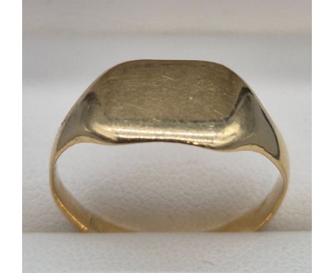18ct yellow gold signet ring. 4.61Grams. Ring size U. 