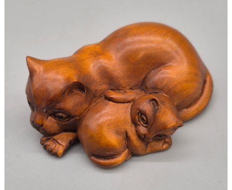 Japanese hand carved Boxwood Netsuke sculpture of cat and kitten. Fitted with black bead eyes and signed to the underside. 4.