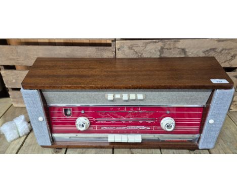Vintage Cossor Valve Radio. In a working condition. 