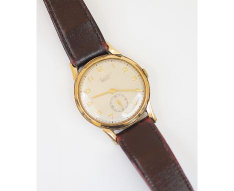 A vintage gentleman's Everite 9ct gold wristwatch, the circular cream dial with gold coloured Arabic numerals with subsidiary