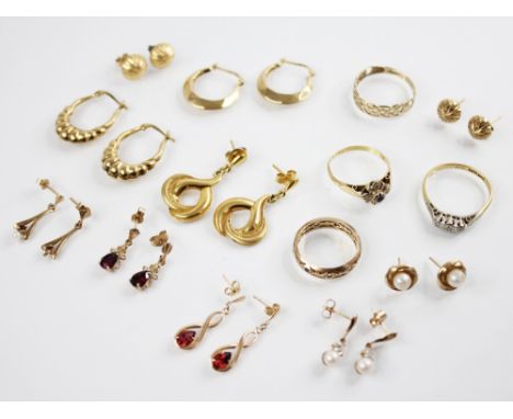 A selection gold and gold coloured jewellery, including a diamond three stone ring, comprising three single cut diamonds, ill