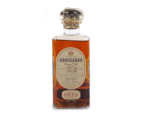 KnockandoPure Single Malt Scotch Whisky, 1977, 43% vol., 0,7 l, Füllstand: HS. Etikett part. min. ber. Lagerung bekannt. Prov