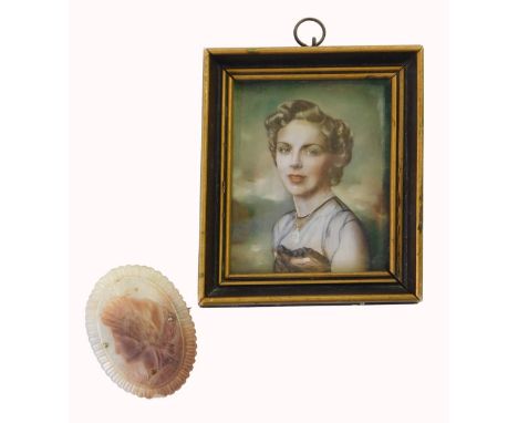 A mother of pearl cameo brooch, of oval form, depicting the side profile of a lady with flowers in her hair, 5cm high. (AF), 